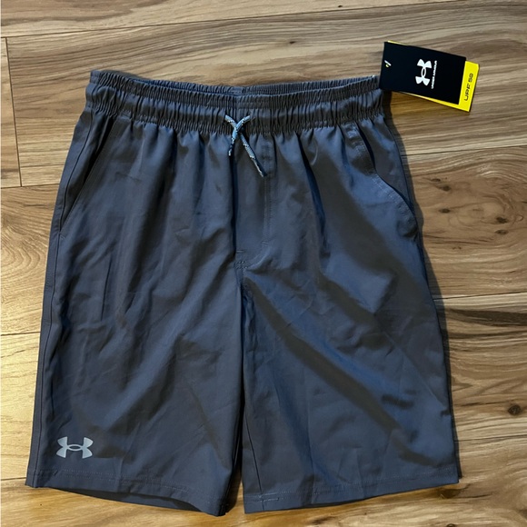 NEW Under Armour Boy s Dark Gray Athletic Shorts - Picture 1 of 7